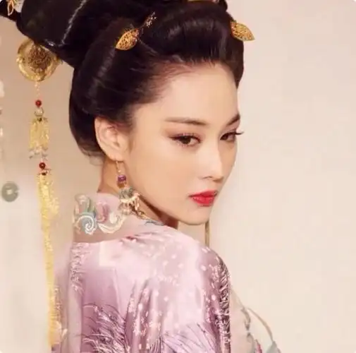 张馨予古装一亮相,才知道什么是妩媚动人