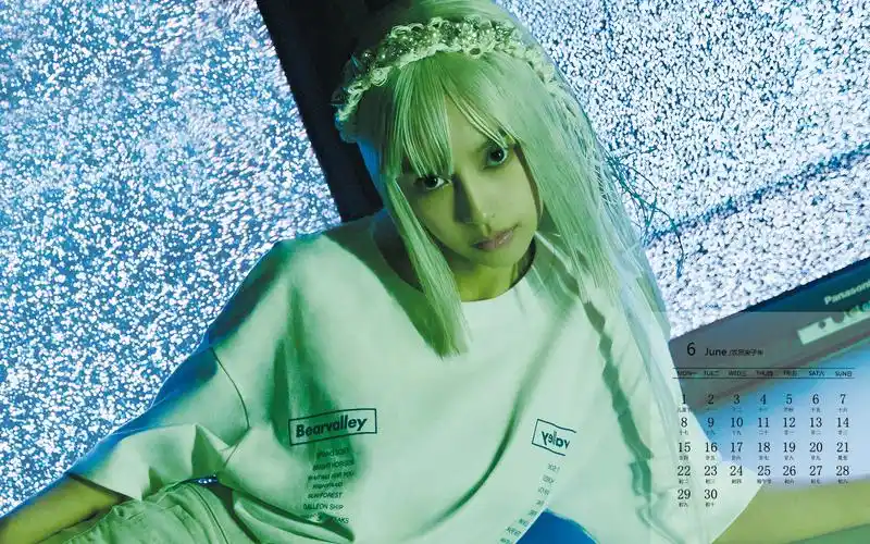 2020年6月angelababy银发高清日历壁纸