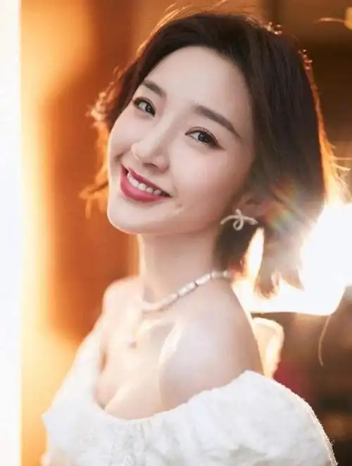 中国内地娱乐圈十大"酒窝"美女,酒窝,气质,韵味,喜欢哪一个_网易订阅