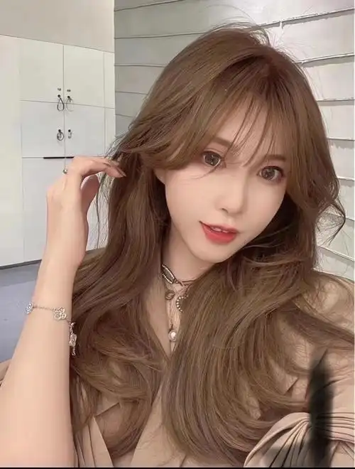 适合夏天的发色亚麻色