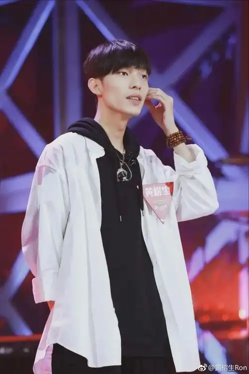 如何评价2017年快乐男声黄榕生?