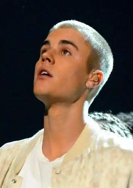 比伯完全驾驭寸头颜值重回巅峰看到近照新发型200分都嫌少