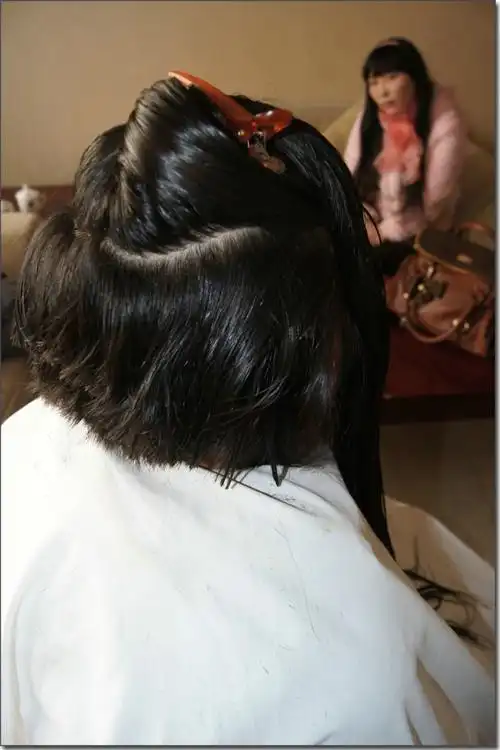 帮刘女士洗剪长发图片66