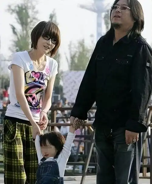 在2007年的一次选美大赛上,高晓松出任评委,17岁的徐珊珊就是大赛的一