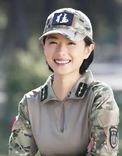 因此,在开始导演电视剧时,他立即想到了她.