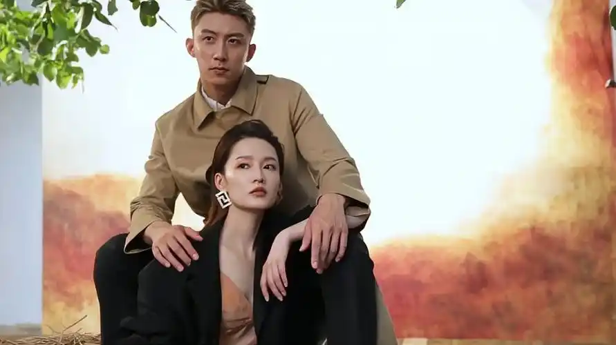 黄景瑜李沁情侣款出镜郎才女貌配的一脸甜出新高度丨精品