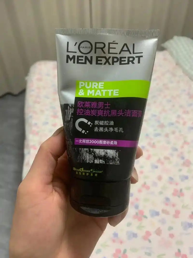 去黑头的一款洗面奶.