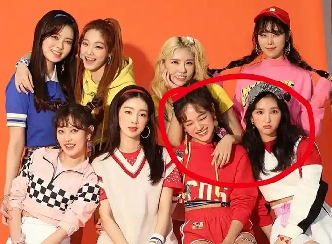 金世正晒与刘些宁合照##金世正刘些宁合照