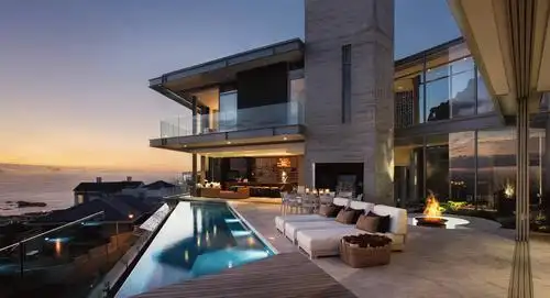 坐在客厅内  即可欣赏到远处的大海和青山  4 该别墅呈环抱式的布局