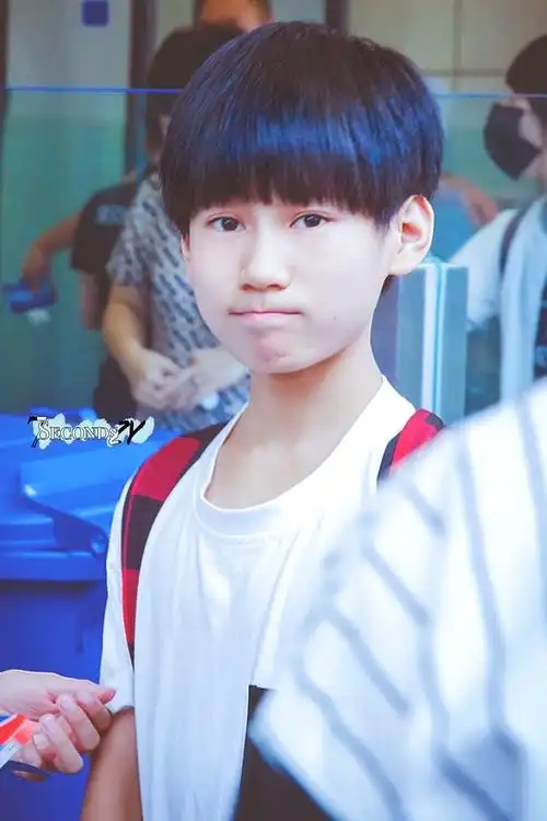 张真源小时候与现在的反差|精品图库