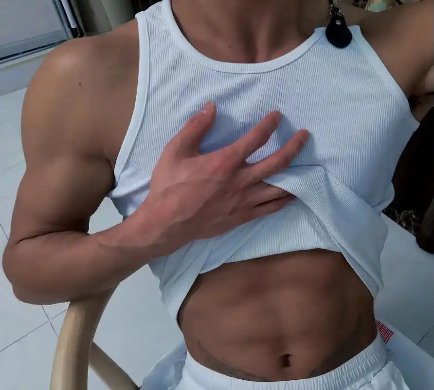 黑皮男友快@你的姐妹来看#肌肉男养成中 #体育生 #腹肌 # - 抖音