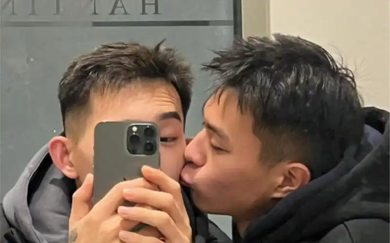 两个男孩子的爱情