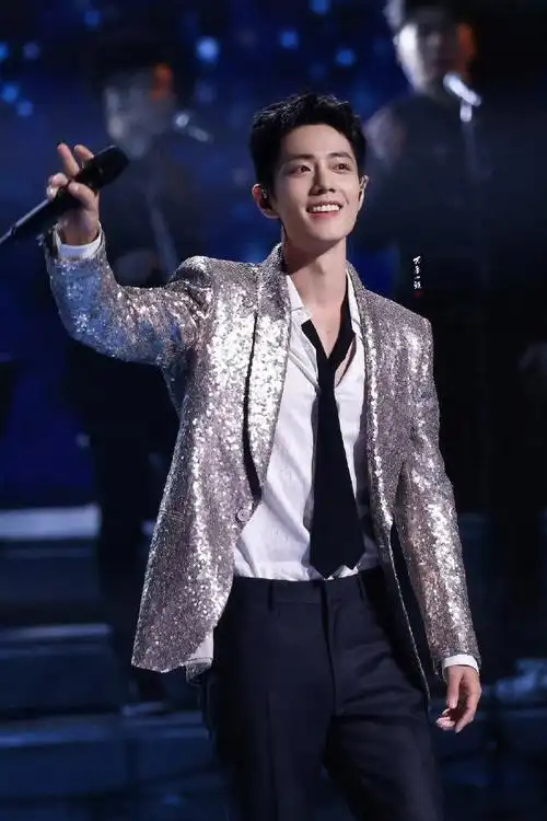 肖战超话#肖战#xz#肖战1005生日快乐#葱茏岁月不及你倾城一笑,星辰