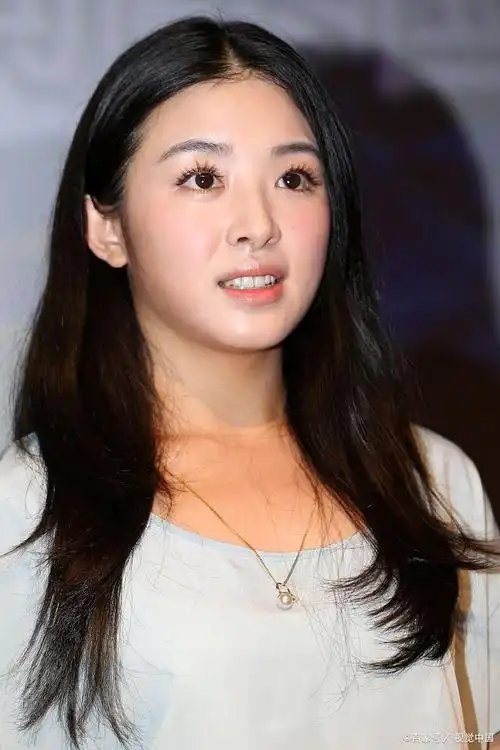 张含韵:30 女性的自信与魅力