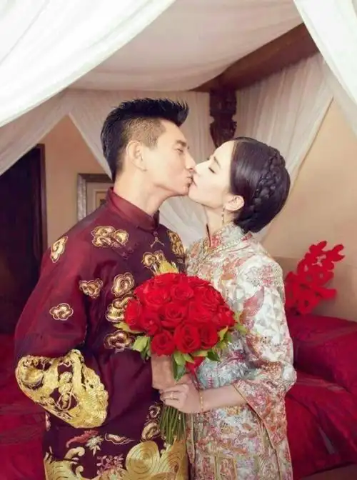 偶尔接一部戏,更多的时间用来照顾儿子和丈夫,这种生活让刘诗诗怡然