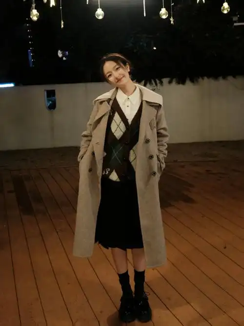 李兰迪超话08#迪哒三两声#冷风萧瑟持续蔓延92最近是棕色含量较高