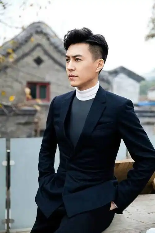 演员靳东被曝家世显赫父亲是谁?靳东和李幼斌什么关系是父子吗?