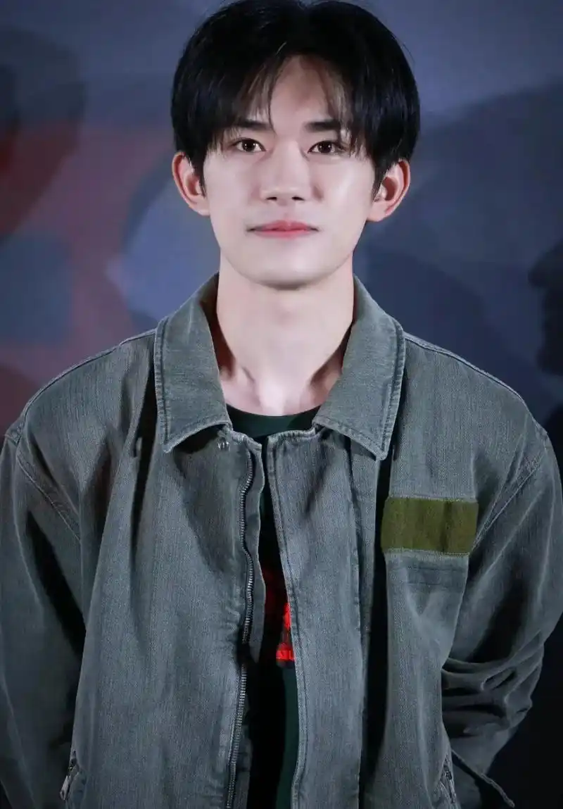 8位当红男星,你觉得谁的颜值最高?#易烊千玺#王凯#胡歌#肖 - 抖音