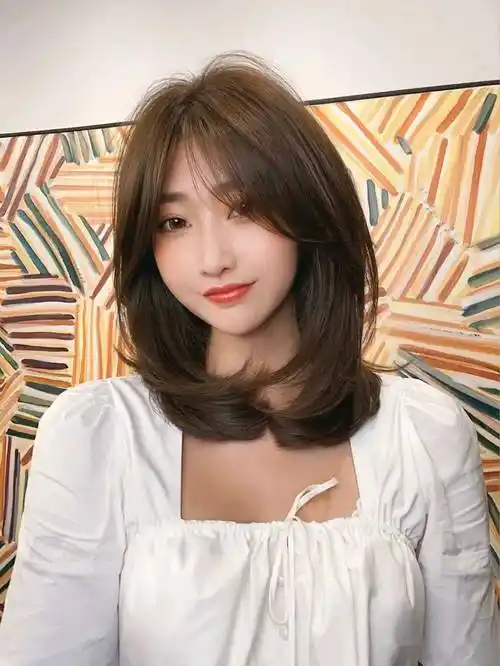 适应于基本全部女生内扣锁骨烫发发型到锁骨的长度,不挑脸型适合所有