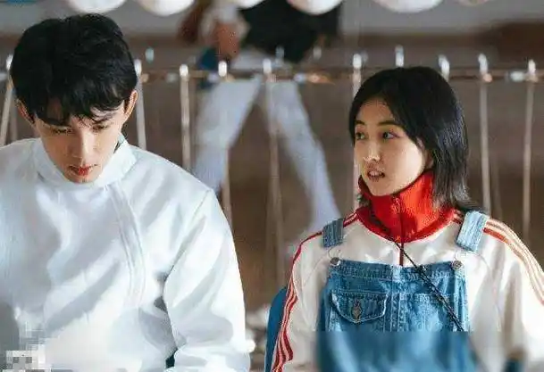 吴磊瞄一眼张子枫接下来的反应太甜了琼瑶都不敢这么写我