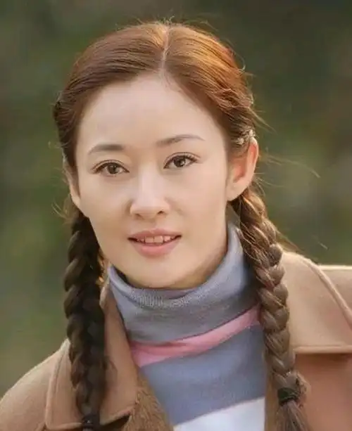 著名演员盖丽丽:25岁爆红,拍哺乳戏被骂,退圈后成海清老板娘