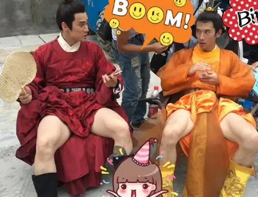 word妈蒋劲夫晒大白腿 画面怎么有点污(图)