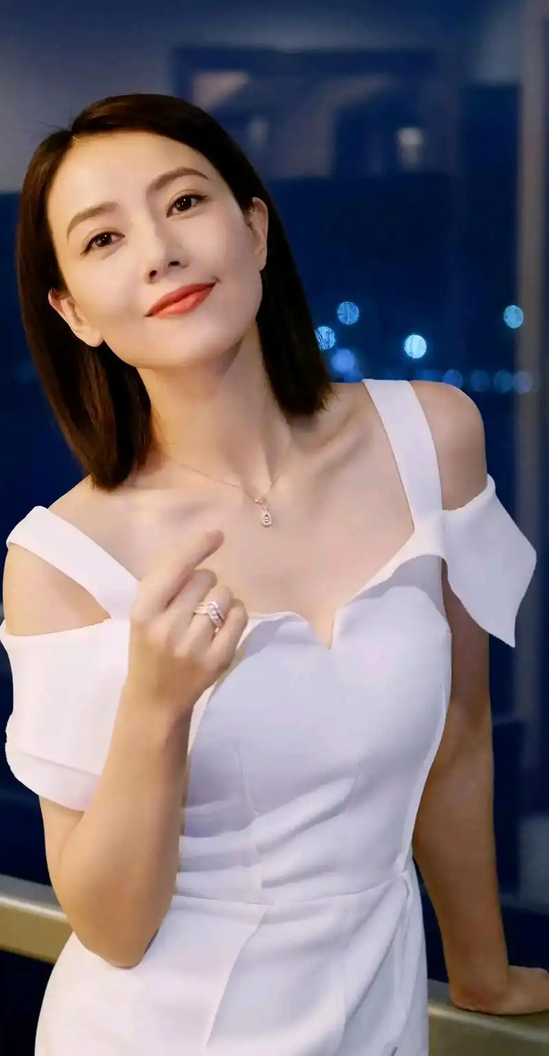 高圆圆高清写真美照图,姿色天然,性感迷人