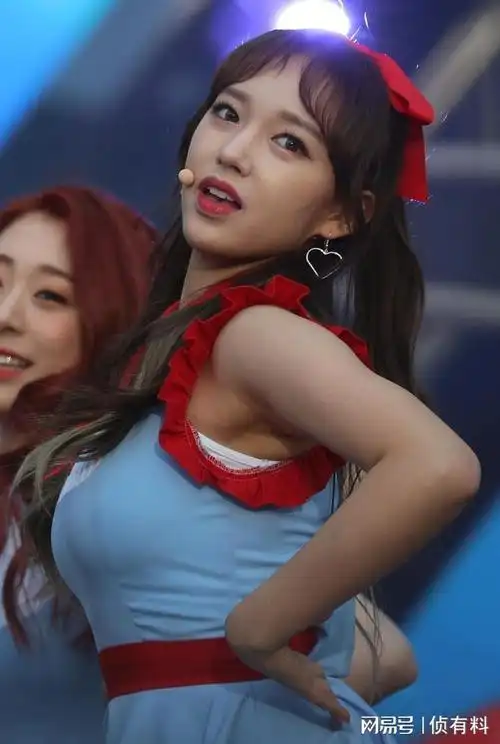 奶潇程潇表演现场近距离抓拍原生态无修复超清原图什么水平