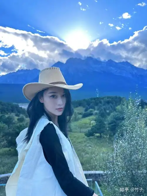 张馨予最新美照分享,美景在路上美人在景里,她真的好美! - 知乎