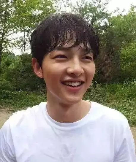 杨洋素颜照啊啊啊好帅哦他素颜皮肤还是非常好