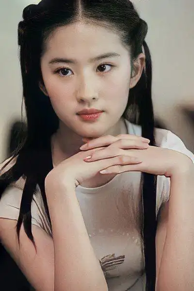 20岁之前的刘亦菲,又纯又欲,这些照片你看过吗?