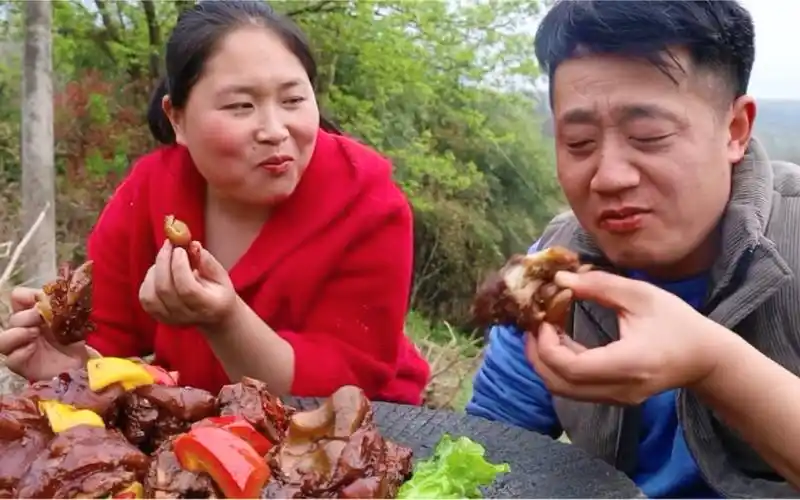 陈说美食:胖妹与婆婆亲如母女 与小姑子相处像姐妹 大洋有福气