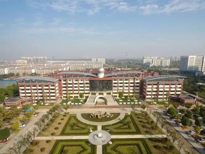 江苏省宿迁中学创建于1927年,现为江苏省四星级高中.