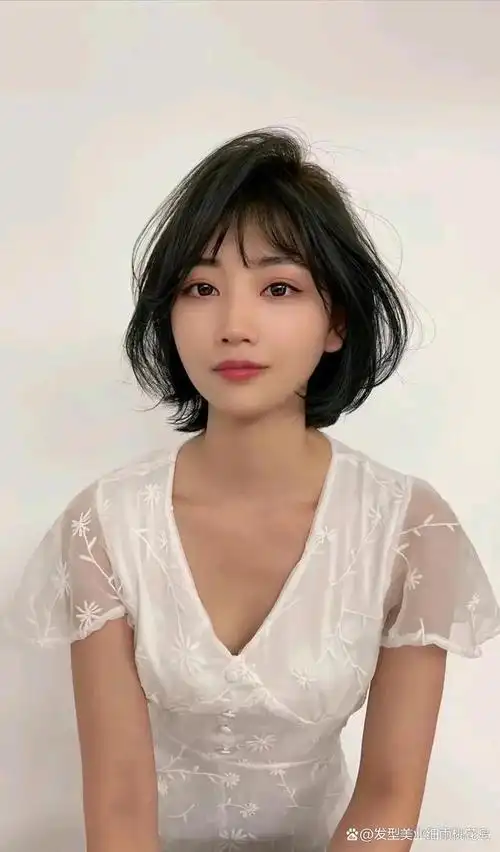 适合剪短发的女生,剪了短发更有辨识度,也看起来也更显年轻.