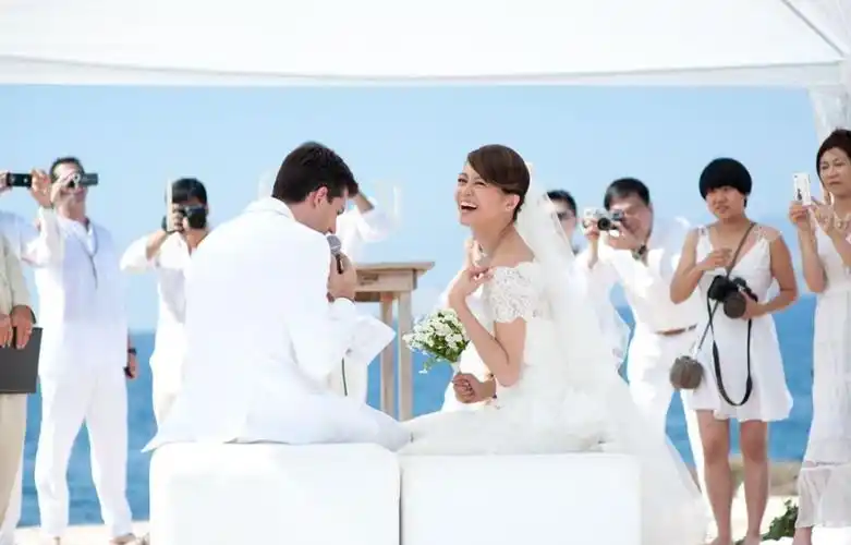 让女人心醉的浪漫婚礼 梁咏琪纸婚曝婚纱照重温幸福时刻(图)