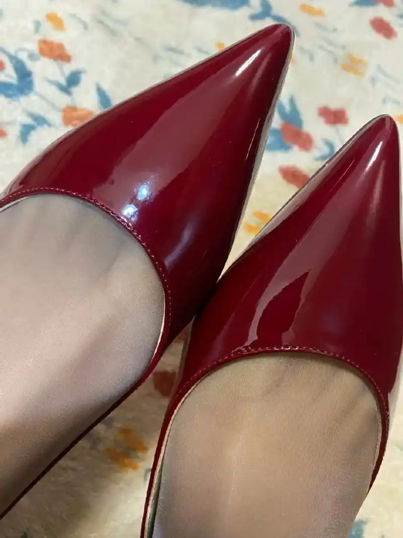过年穿这个红色能封神嘛#御姐风细跟高跟鞋太绝了 #高跟鞋 # - 抖音