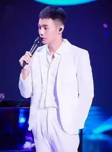 38岁李荣浩15岁辍学19岁车祸险丧命10年幕后终逆袭成导师