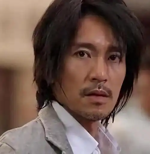 照片和祝福引发了广泛关注:黄一山为周星驰送上生日祝福,画面中两位