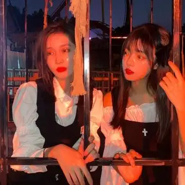 闺蜜头像一萌一酷霸气林朝城我的世界在慢慢变成黑色