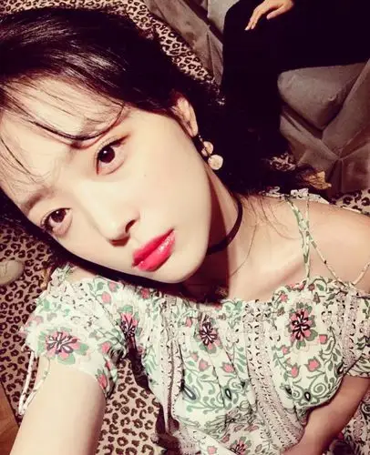 崔雪莉雪莉自拍空气刘海妆容精致搭配