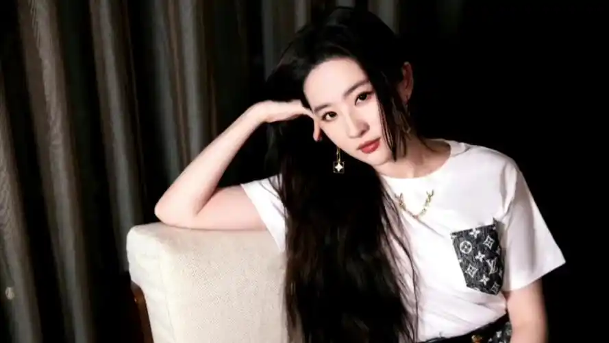 刘亦菲神仙姐姐刘亦菲刘亦菲最新露腰照