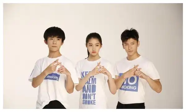 172cm关晓彤与178cm易烊千玺看清两人身高谁在说谎