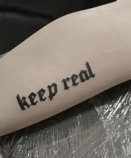 哥特字母纹身图片_手臂花体字纹身图案