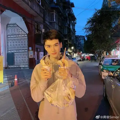 发几张龚俊好看的寸头