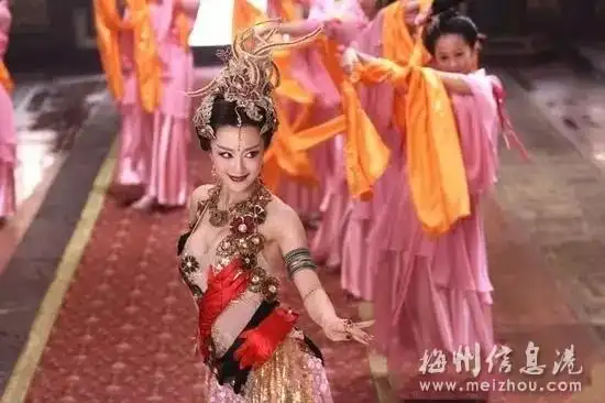 妖后"妲己"也被剪胸成大头贴!此处有未剪版