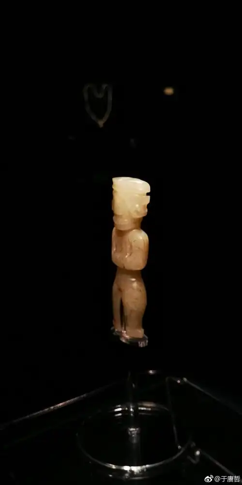 石家河文化玉质神人像莫名和四川广汉三星堆博物馆的神人像有几分相