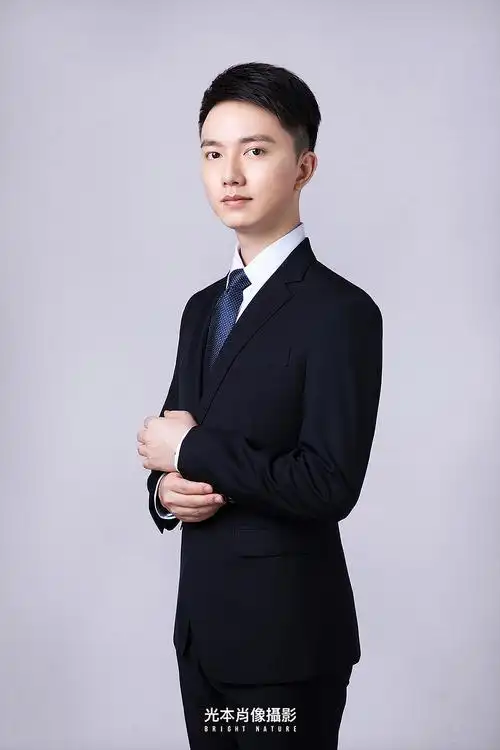 纵横职场的一张职业形象照