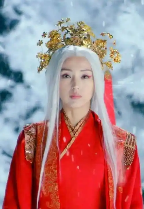 4. 蒋勤勤蒋勤勤在古装剧1999年版本的《白发魔女》中扮演练霓裳.