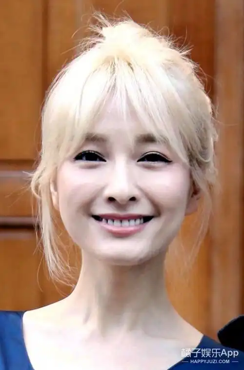 几乎没人敢尝试的白色,吴昕也能轻松驾驭,而且因为皮肤偏白,看起来