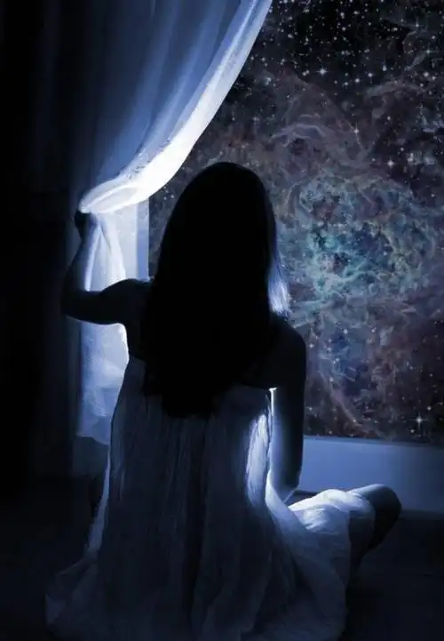 写美篇夜晚没有月亮的光辉 窗边一人无可依偎 只有眼中的泪 无尽岛谮